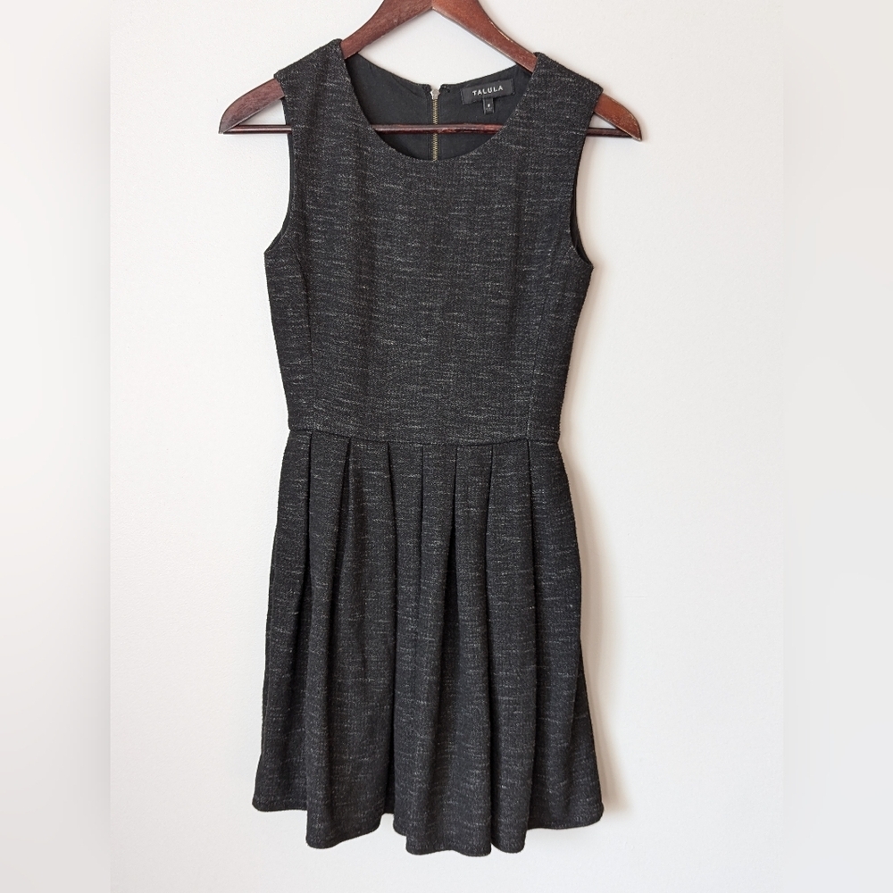 Aritzia Talula Waldorf Sleeveless Pleated Black Dress Women's Size 0 Fit & Flair